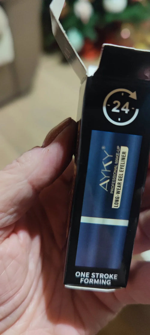 Eyeliner Tenue Longue Durée pour un Look Impeccable au Quotidien — photo d'un client 4